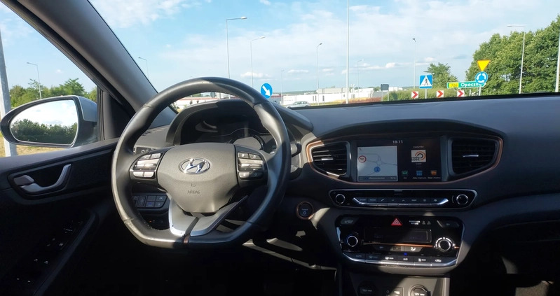 Hyundai IONIQ cena 73677 przebieg: 180000, rok produkcji 2017 z Pyzdry małe 92